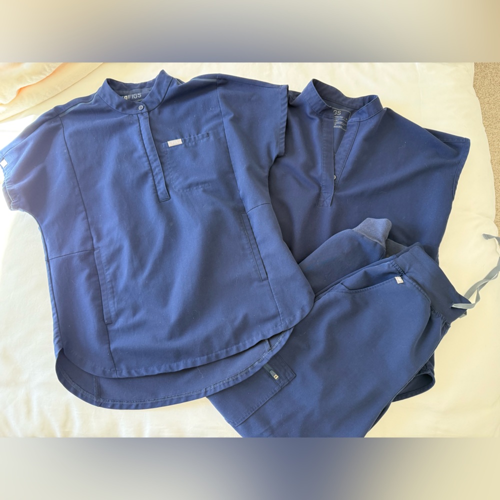 Figs Navy Technical Scrubs bundle 2 style tops and 2 jogger pant